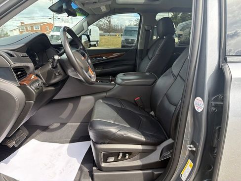 Used 2020 Cadillac Escalade Luxury w/ Escalade Sport Edition image 18