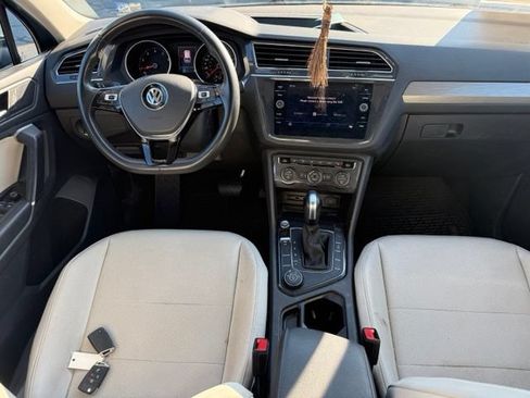Used 2020 Volkswagen Tiguan SE w/ Panoramic Sunroof Package AWD/4WD image 9