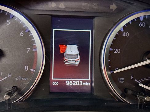 Used 2019 Toyota Highlander XLE image 6