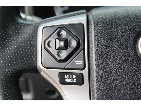 Used 2018 Toyota 4Runner SR5 AWD/4WD image 18