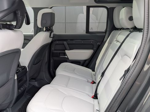 New 2026 Land Rover Defender 110 X-Dynamic SE AWD/4WD image 14
