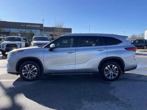 Used 2023 Toyota Highlander XLE image 26