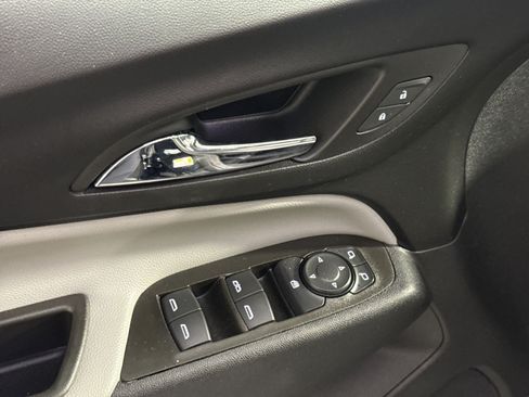Used 2023 Chevrolet Equinox LS w/ Driver Confidence II Package AWD/4WD image 16