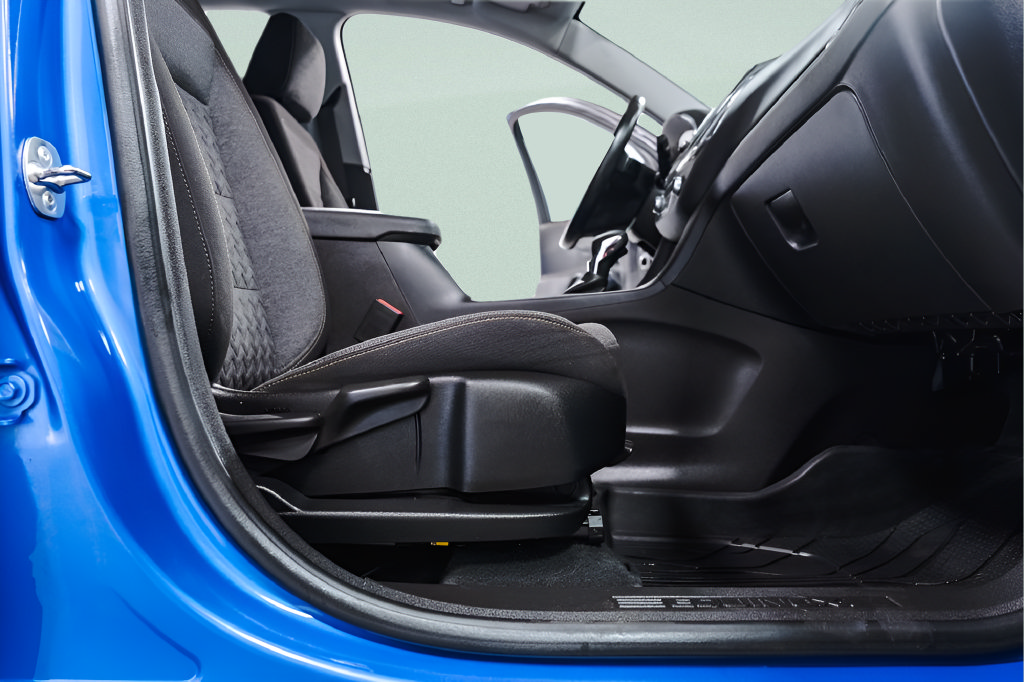 Used 2024 Chevrolet Equinox LT w/ LPO, Floor Liner Package FWD image 33