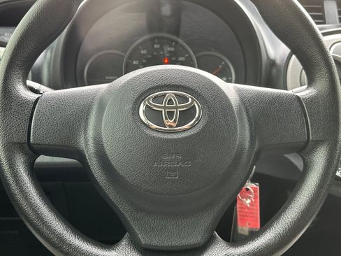 Used 2012 Toyota Yaris L image 22