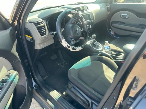 Used 2017 Kia Soul FWD image 8