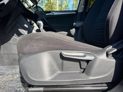 Used 2022 Volkswagen Tiguan S image 22