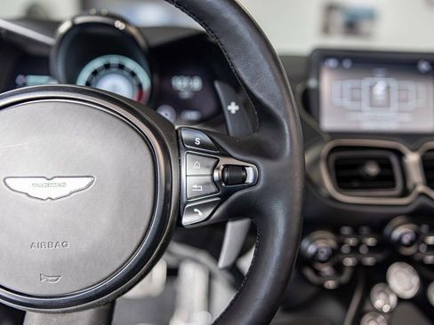 Used 2023 Aston Martin V8 Vantage Roadster image 22