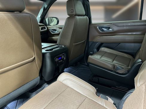 Used 2023 Chevrolet Suburban High Country image 14