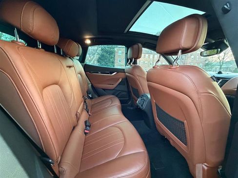Used 2020 Maserati Levante image 19