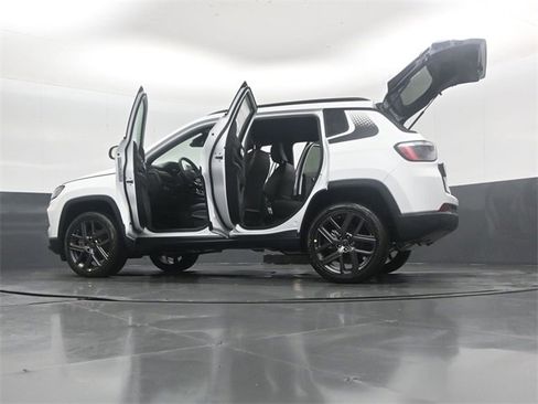 New 2026 Jeep Compass Latitude image 53