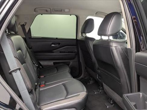 Used 2023 Nissan Pathfinder SL image 14
