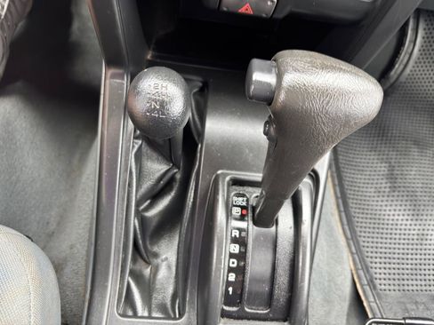 Used 2004 Nissan Xterra XE AWD/4WD image 22
