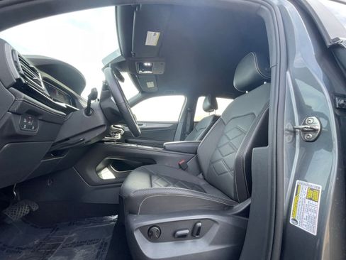 Used 2025 Volkswagen Atlas Cross Sport SE image 29