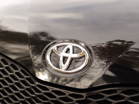 Used 2017 Toyota Sienna SE image 40