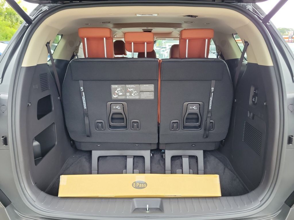 New 2026 Kia Carnival SX w/ SX Dark Edition Package FWD image 14