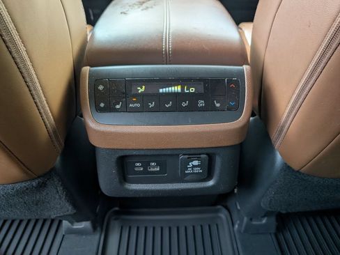 Used 2023 Nissan Pathfinder Platinum w/ Black Appearance Package FWD image 39