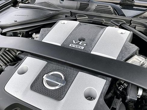 Used 2010 Nissan 370Z Touring image 30