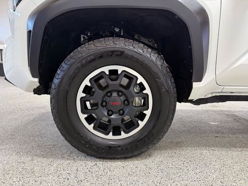 Used 2024 Toyota Tacoma TRD Off-Road image 9