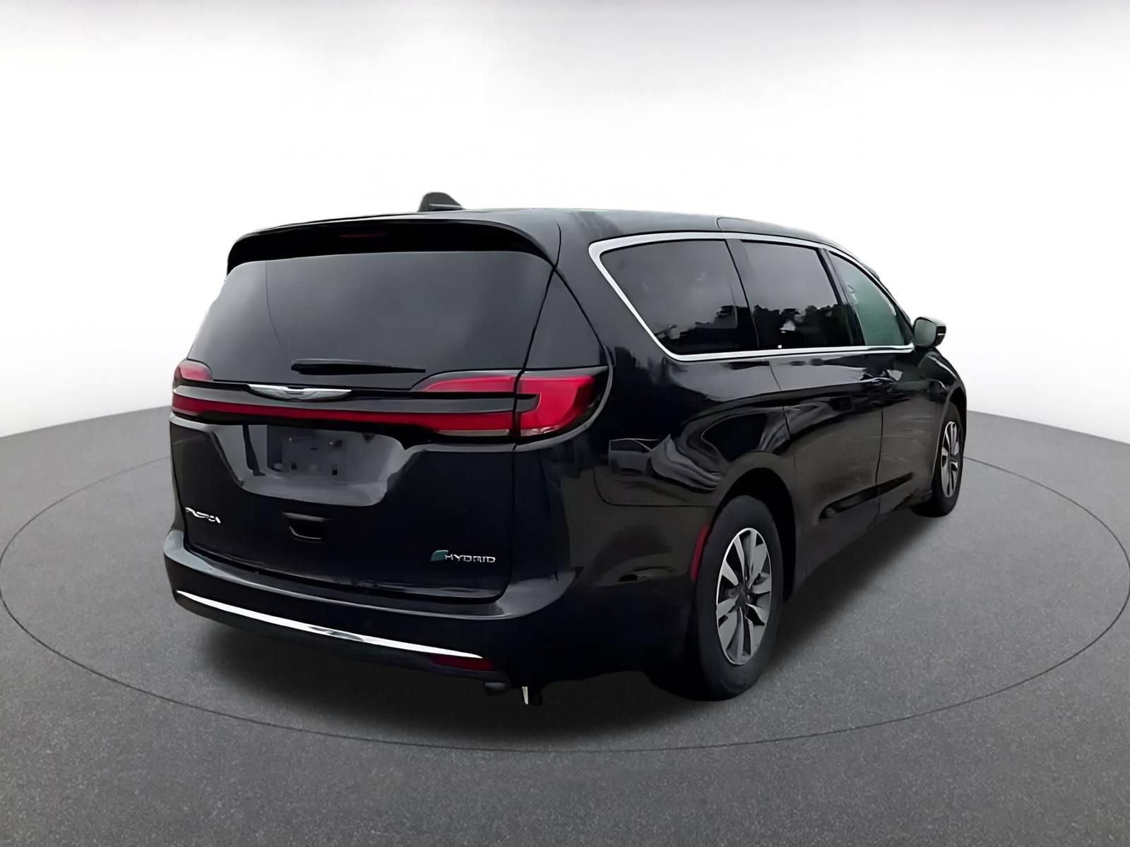 Used 2023 Chrysler Pacifica Touring-L FWD image 14