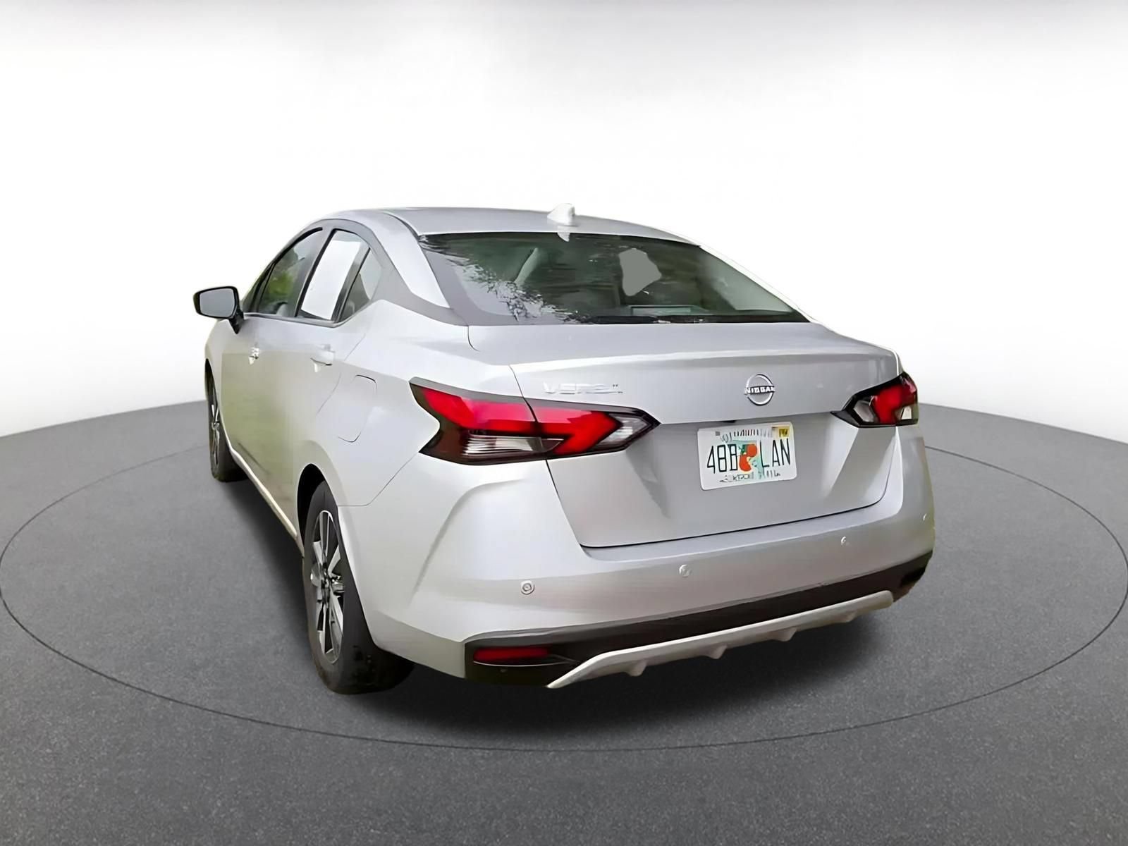 Used 2025 Nissan Versa SV FWD image 10