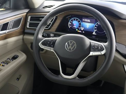 Used 2024 Volkswagen Atlas SE image 11