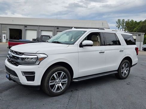 Used 2023 Ford Expedition Limited image 3