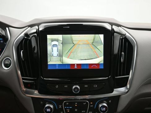 Used 2018 Chevrolet Traverse Premier w/ Driver Confidence II Package FWD image 18