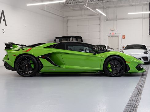 Used 2021 Lamborghini Aventador SVJ AWD/4WD image 16
