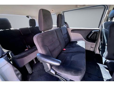 Used 2018 Dodge Grand Caravan w/ UConnect Hands-Free Group image 22