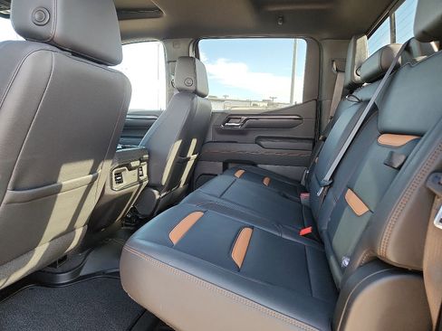 Used 2024 GMC Sierra 1500 AT4 w/ Technology Package image 8