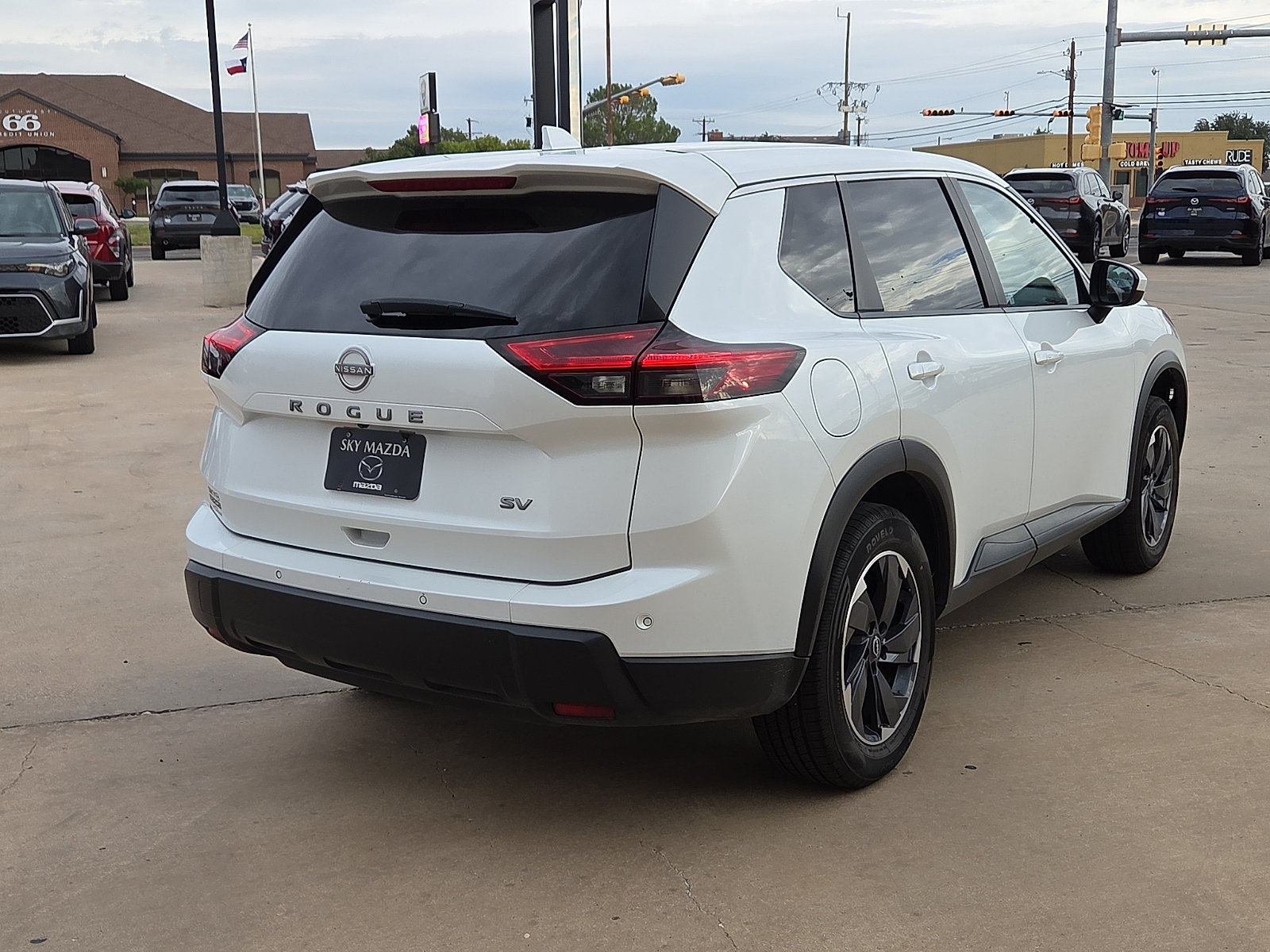 Used 2024 Nissan Rogue SV FWD image 5