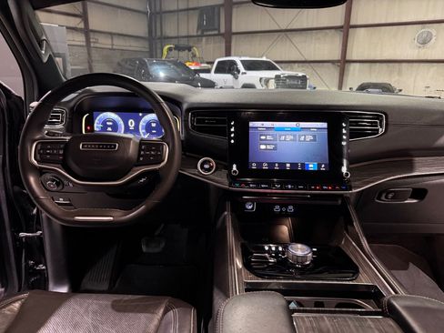 Used 2022 Jeep Wagoneer Series II AWD/4WD image 29