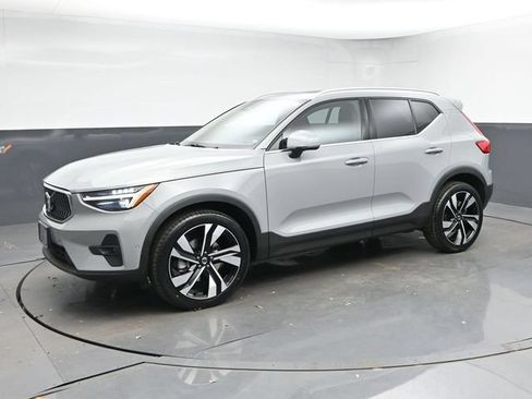 Used 2024 Volvo XC40 B5 Plus w/ Climate Package AWD/4WD image 4