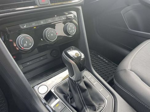 Certified 2023 Volkswagen Taos SE FWD image 30