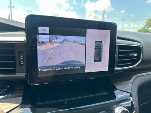 Used 2022 Ford Explorer Limited w/ Equipment Group 301A RWD image 47