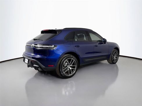 Certified 2026 Porsche Macan AWD/4WD image 7