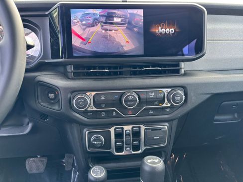 Used 2025 Jeep Wrangler Sport S image 17