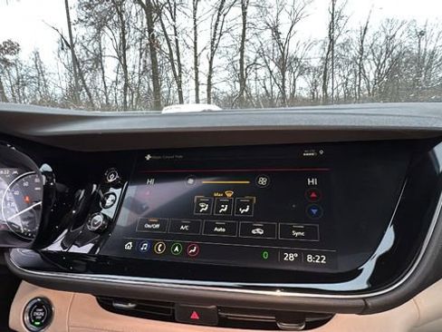 Used 2023 Buick Envision Avenir image 7