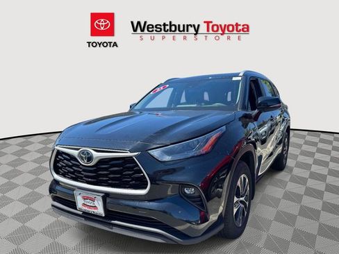 Certified 2025 Toyota Highlander XLE AWD/4WD image 5