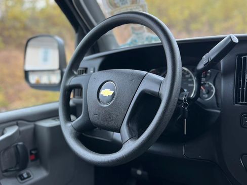 Used 2018 Chevrolet Express 2500 image 13