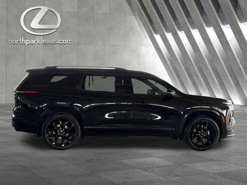 Used 2025 Chevrolet Traverse RS w/ LPO, Floor Liner Package FWD image 4