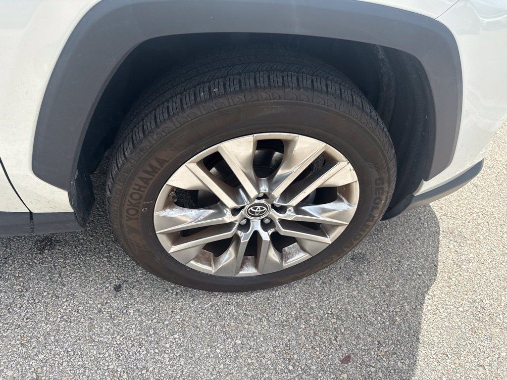 Used 2019 Toyota RAV4 Limited w/ Cold Weather Package FWD image 13