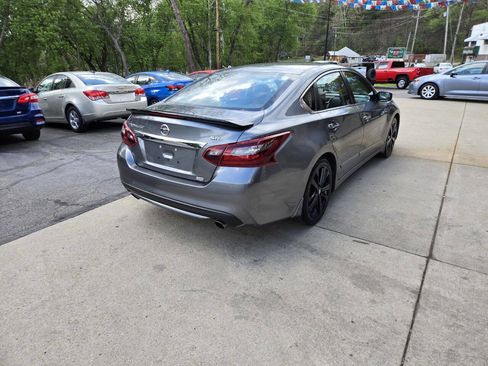 Used 2017 Nissan Altima 2.5 SR w/ Midnight Edition Package FWD image 8