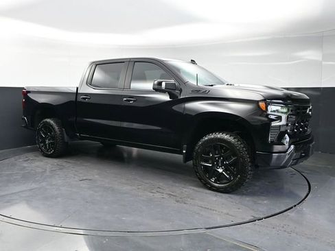 Used 2024 Chevrolet Silverado 1500 LT Trail Boss w/ LT Trail Boss Premium Package AWD/4WD image 3