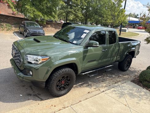 Used 2022 Toyota Tacoma TRD Sport w/ TRD Premium Sport Package AWD/4WD image 46