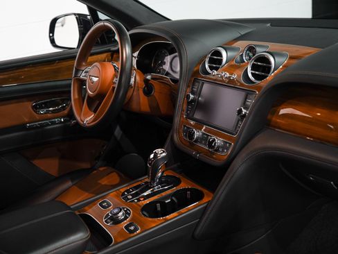 Used 2018 Bentley Bentayga Activity AWD/4WD image 15