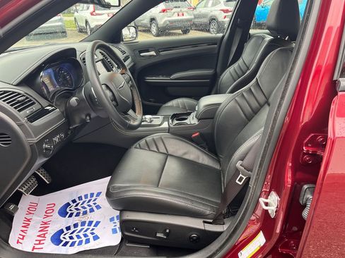 Used 2023 Chrysler 300 C image 11