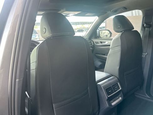 Used 2025 Volkswagen Atlas Cross Sport SEL AWD/4WD image 23
