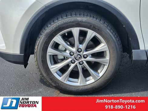 Used 2018 Toyota RAV4 Limited image 15